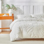 Wholesale Cross-Border Foreign Trade Supply of Amazon Bedding with Cut Floral Tufted 3D Raised Butterfly Leaf Duvet Cover - Image 5
