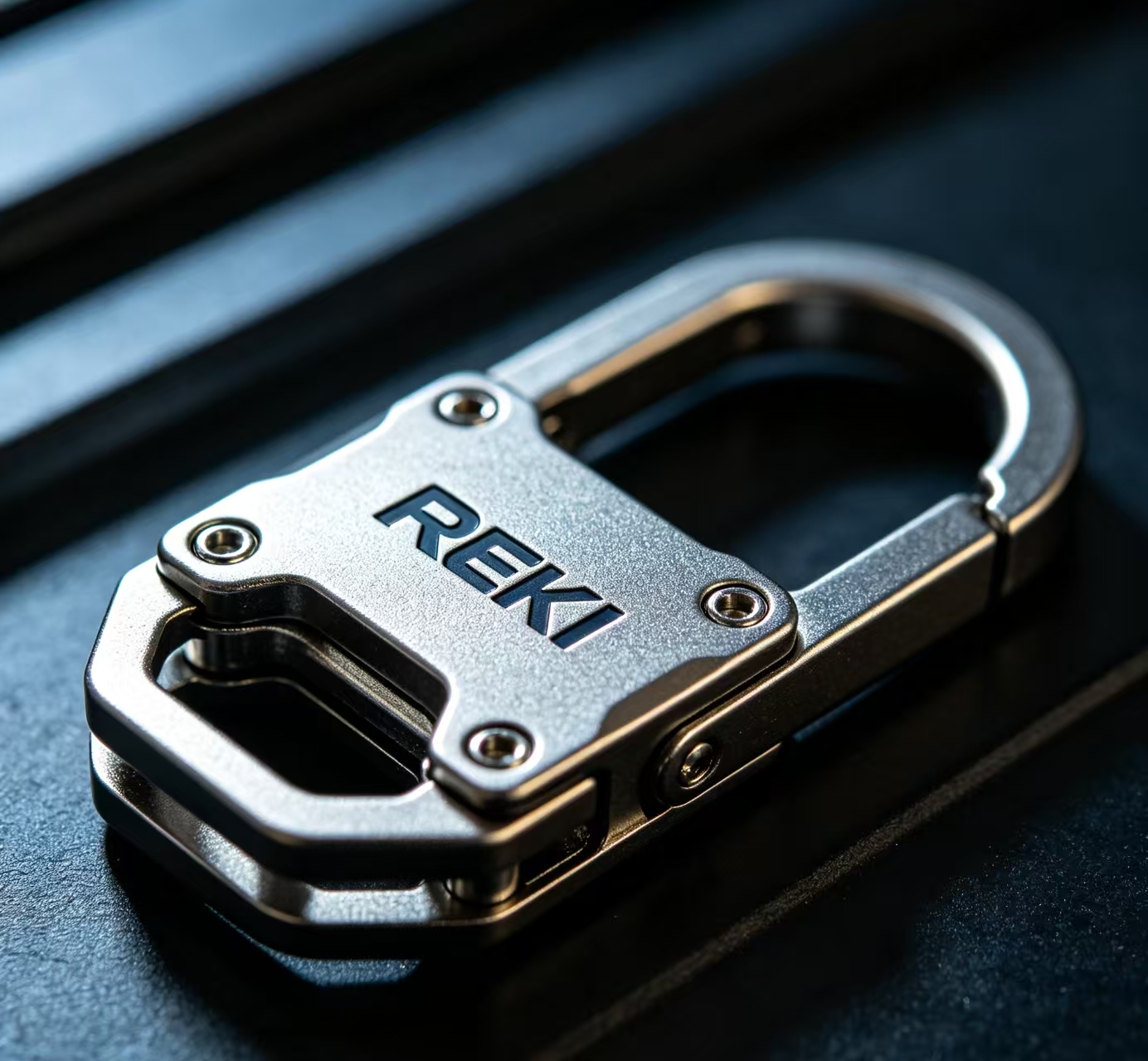 7 Tactical Carabiner - Image 1