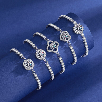 Cross-Border Popular Imitation Moissanite Square Bag Four-Leaf Clover Bracelet for Girls Light Luxury High-End Adjustable Bracelet Wholesale