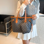 2025 Retro Printed Tote Bag, Fashionable and Trendy Large-Capacity Women's Bag, Casual and Simple Texture New Shoulder Bag - Image 3